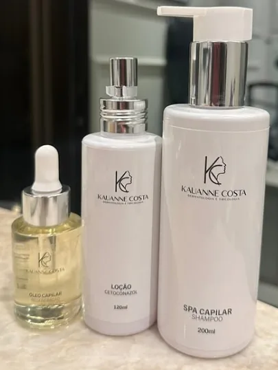 Linha KC, frascos brancos com detalhe metálico